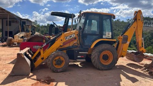 RETROESCAVADEIRA 4X4 JCB 3CX 2019 