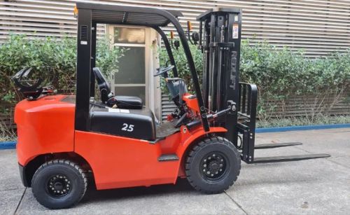 Empilhadeira Nova 2,5t Gasol/glp Triplex 4,70m Desloc 5x Pag