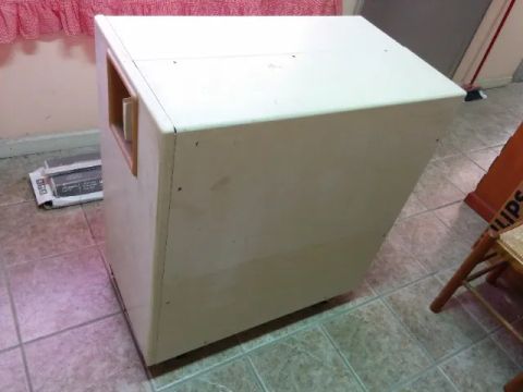 Gabinete metálico para banco de 8 baterias para energia solar