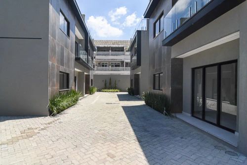 Casa à venda 3 quartos, sendo 2 suites, 02 vagas em Itaipu - Niterói - RJ