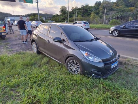 Vendo Peugeot 208 Fipe 48.500,00