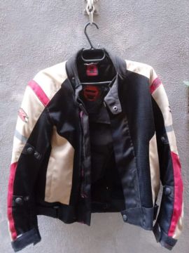 Jaqueta motociclista feminina