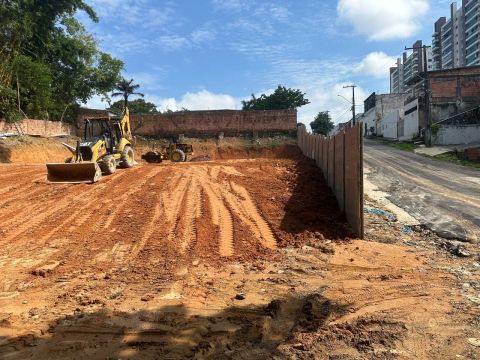 Terreno plano pronto para construir em ótima localização!