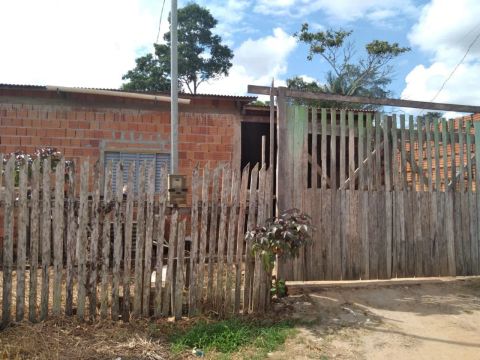 Vende-se casa próxima a Amadeo Barbosa