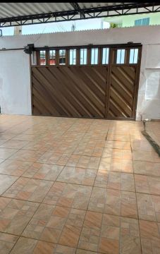 Casa com 3 quartos e portão  eletrônico 