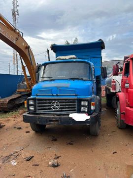 Caminhão Caçamba Mercedes-Benz 1313