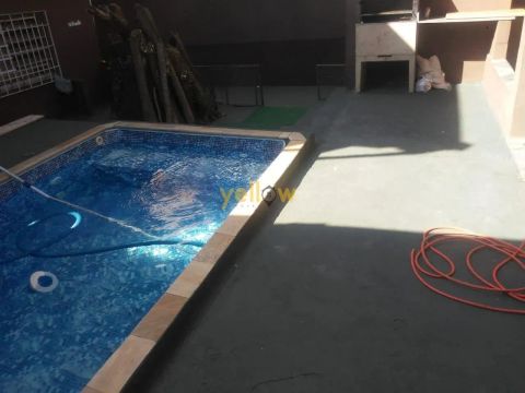 Casa à Venda em Jardim Presidente Dutra - 240m² por R$700 mil
