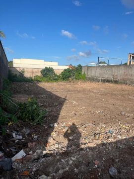 Vendo ou Alugo terreno próximo a Av. Litorânea 