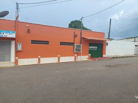Aluga Casa Número 60 - Centro 