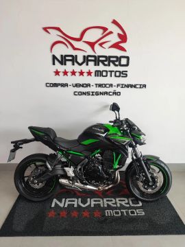 Kawasaki Z 650 baixo km impecável