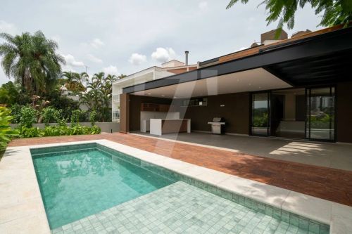 Casa em condomínio em Alphaville SP com 4 suítes.