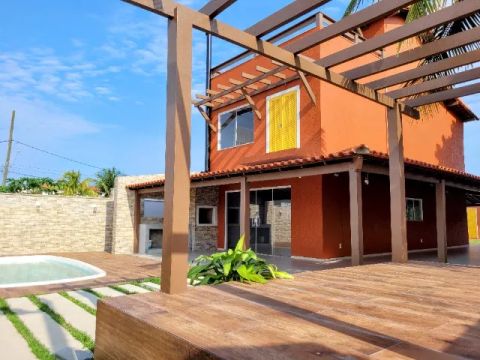 Disp FDS, Casa Top, frente p Lagoa, 200m Praia, 4Q c/ Piscina