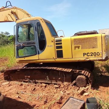 Escavadeira PC200