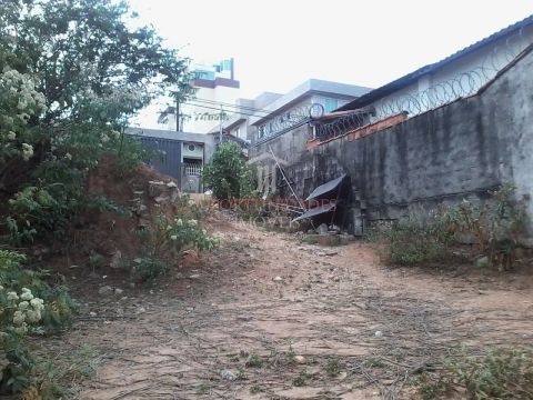 LOTE A VENDA NO BAIRRO CAIÇARAS!