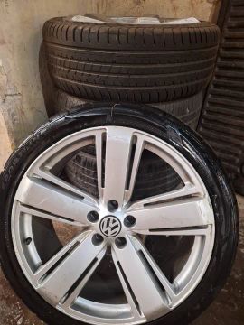 Barbada Jg rodas Amarok aro 22 c/pneus novos