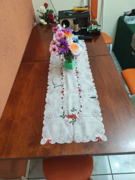 Mesa de madeira maciça