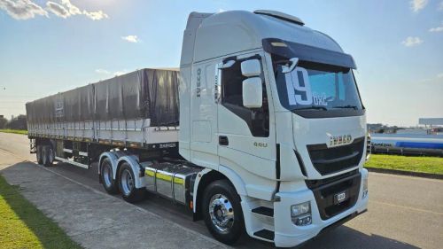 Iveco Hiway 440 6x2 Ano 19 Aut teto alto + carreta graneleira Randon 13.mts chapa ano 2011