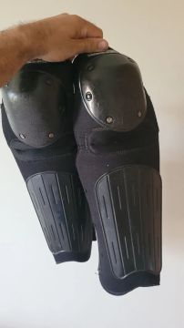 Par de joelheiras de proteção para moto