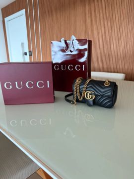 Bolsa GUCCI - Marmont preta (Média ) 