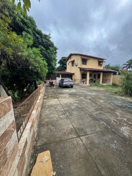 Vendo casa em Valadares