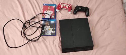 Playstation 4 500gb  2 jogos e 2 controle