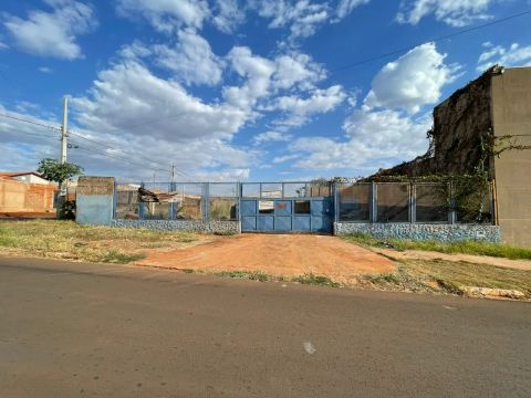 Imóvel para aluguel tem 380 metros quadrados em Jardim Tijuca - Campo Grande - MS