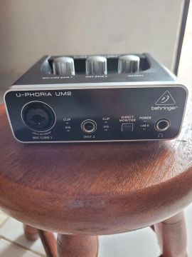 Behringer U-Phoria UM2