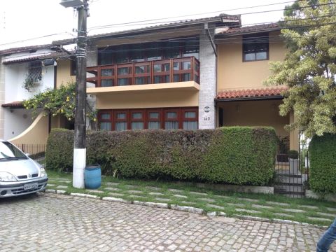 Caa em Condomínio Centro, alto nível, Morro dos Milionários, excelente preço - Petrópolis 