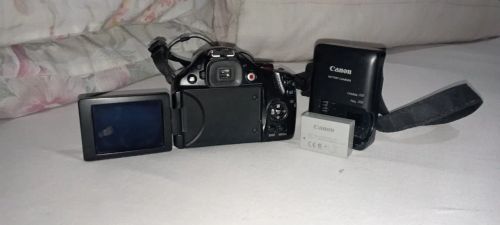 Câmera Canon Digital com Carregador e Bateria