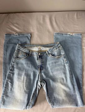 Calça flare jeans