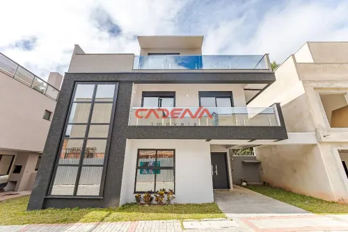 Casa com 3 quartos e 2 vagas para aluguel no Santa Felicidade