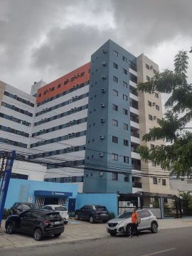 Apto. no Edf. Maria Clara Nobre no Farol, próx. ao CESMAC. ao 