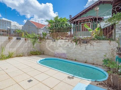 Casa de 224.0m² no bairro Sarandi, com 3 quartos (