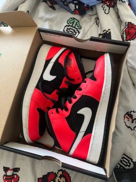 Tênis Nike Air Jordan 1 Mid 34 - Vermelho alaranjado e Preto