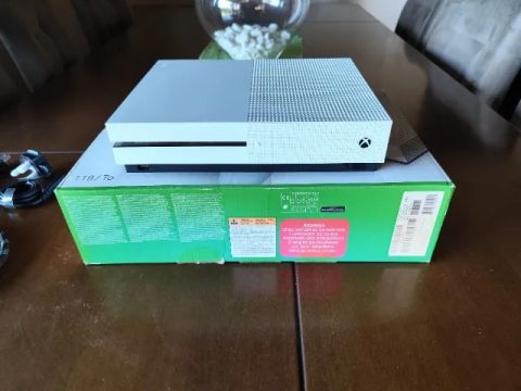 Xbox One S 1TB (Sem Controle)