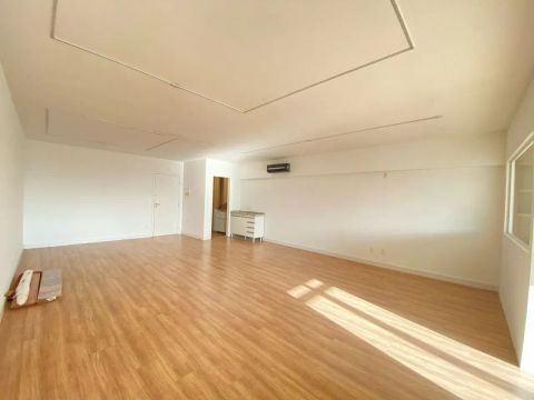 Aluga-se excelente sala comercial no Vitória Center, em Forquilhinhas!