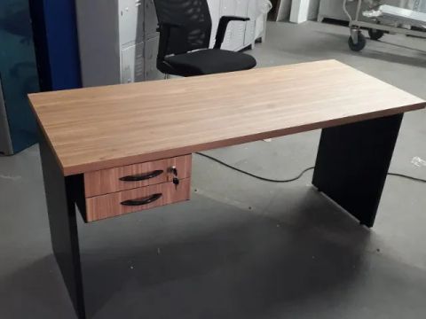 Mesa  cadeira e moveis para escritorio 