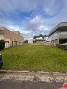 Terreno amplo em condomínio fechado nos Jardins Verona, Goiânia!