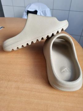 Adidas Yeezy Slide