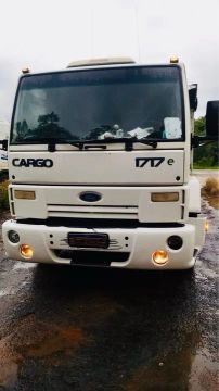Caminhão Ford Cargo 1717