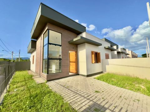 Casas geminadas de 50 e 51 m² à venda no bairro São Luiz, em Sapiranga/RS
