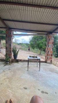 Terreno com construção inacabada