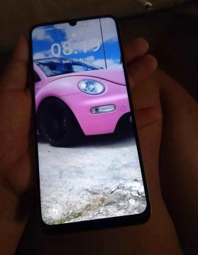 VENDO CELULAR C61 256GB TELA TRINCADA NAO ATRAPALHA NO USO 