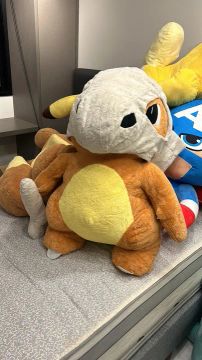 Pelúcia Pokémon Cubone gigante 