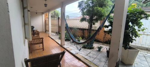 Casa ampla e tererno espaçoso 
