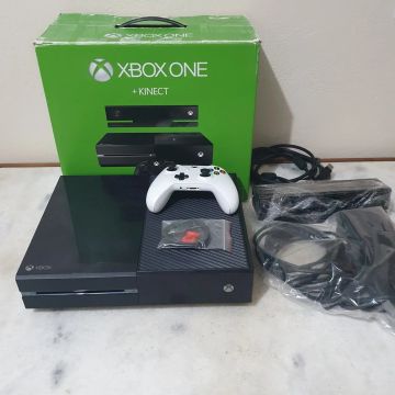 Xbox One (Fat) com kinect, jogos, controle, caixa