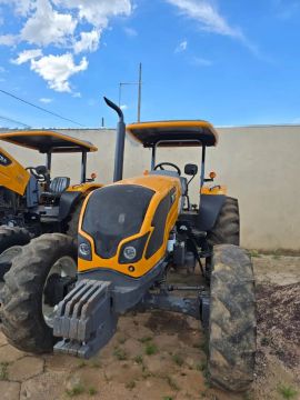 03 Trator valtra 2021 do mês 06 com 500 horas uso semi novos