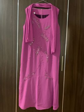 Vestido Longo Roxo com Detalhes em Pedrarias