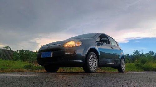 Fiat Punto Attractive 2012/2013 bem conservado
