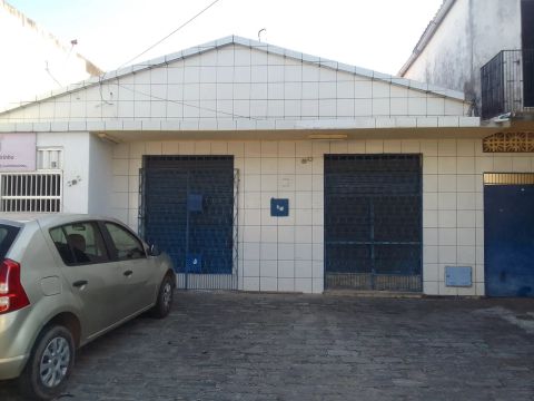 PRESIDENTE KENNEDY - LOJA - RUA PADRE MAXIMO FEITOSA N 280, Ampla Loja Com Porta De Rolage